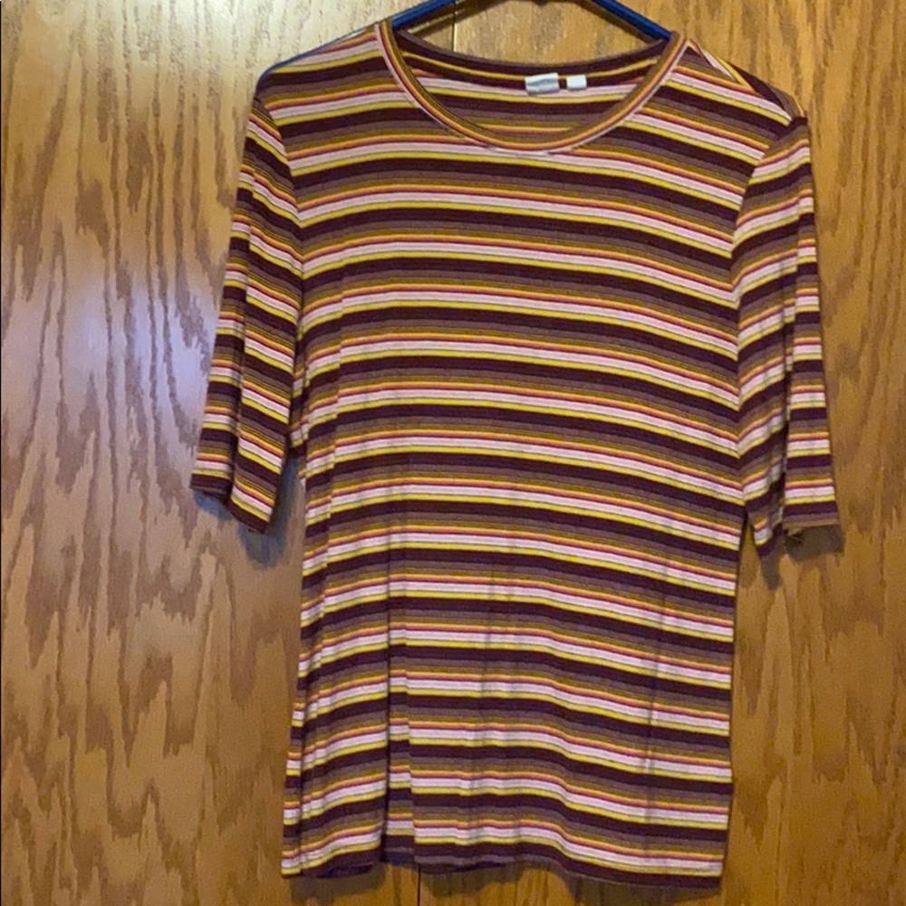 Gap EXTREMELY STRETCHY shirt!!